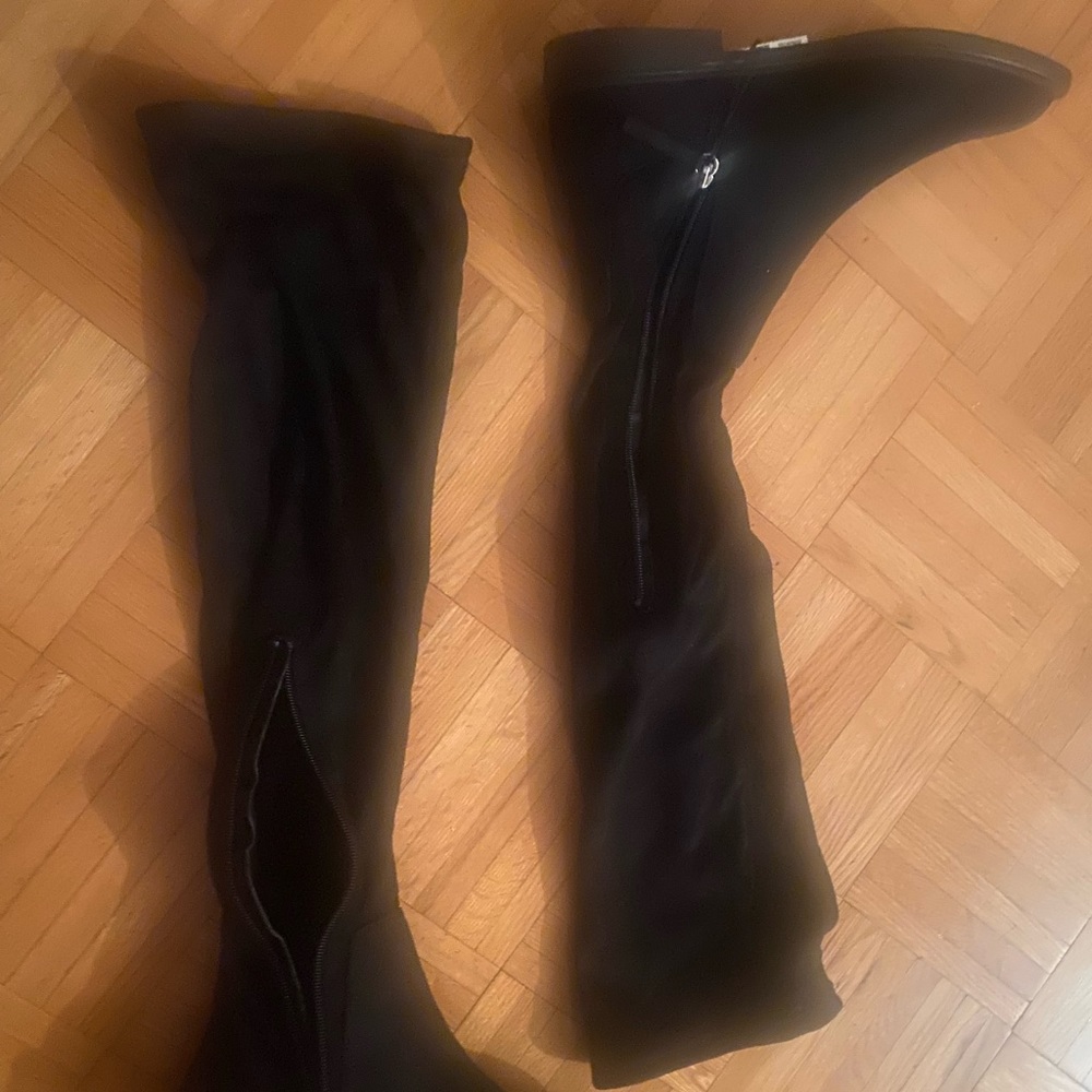 Sexy over the knee flat boots w/ zipper on the inner side